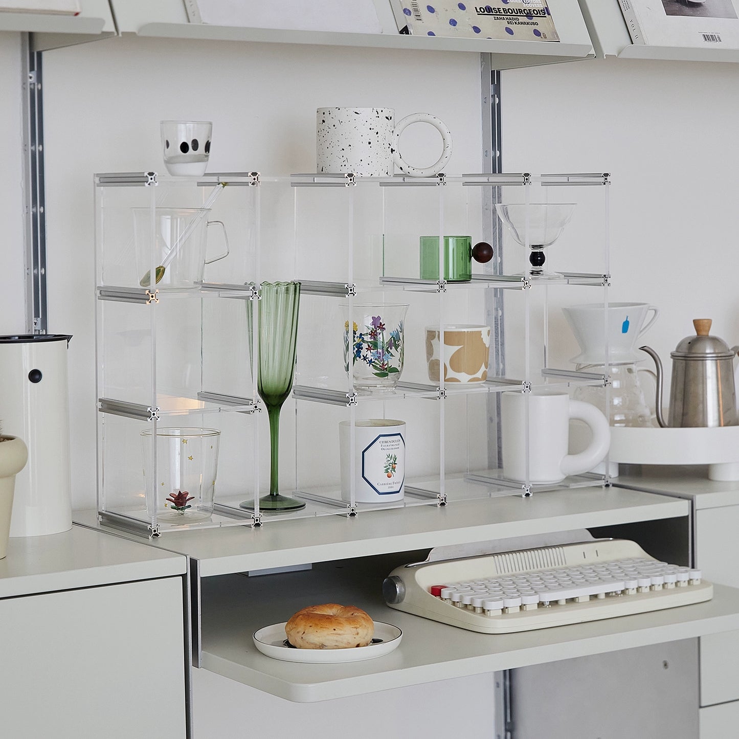 Acrylic Cup Holder Figure Display Rack, Cosmetics Desktop Storage Rack, Designer Model.
