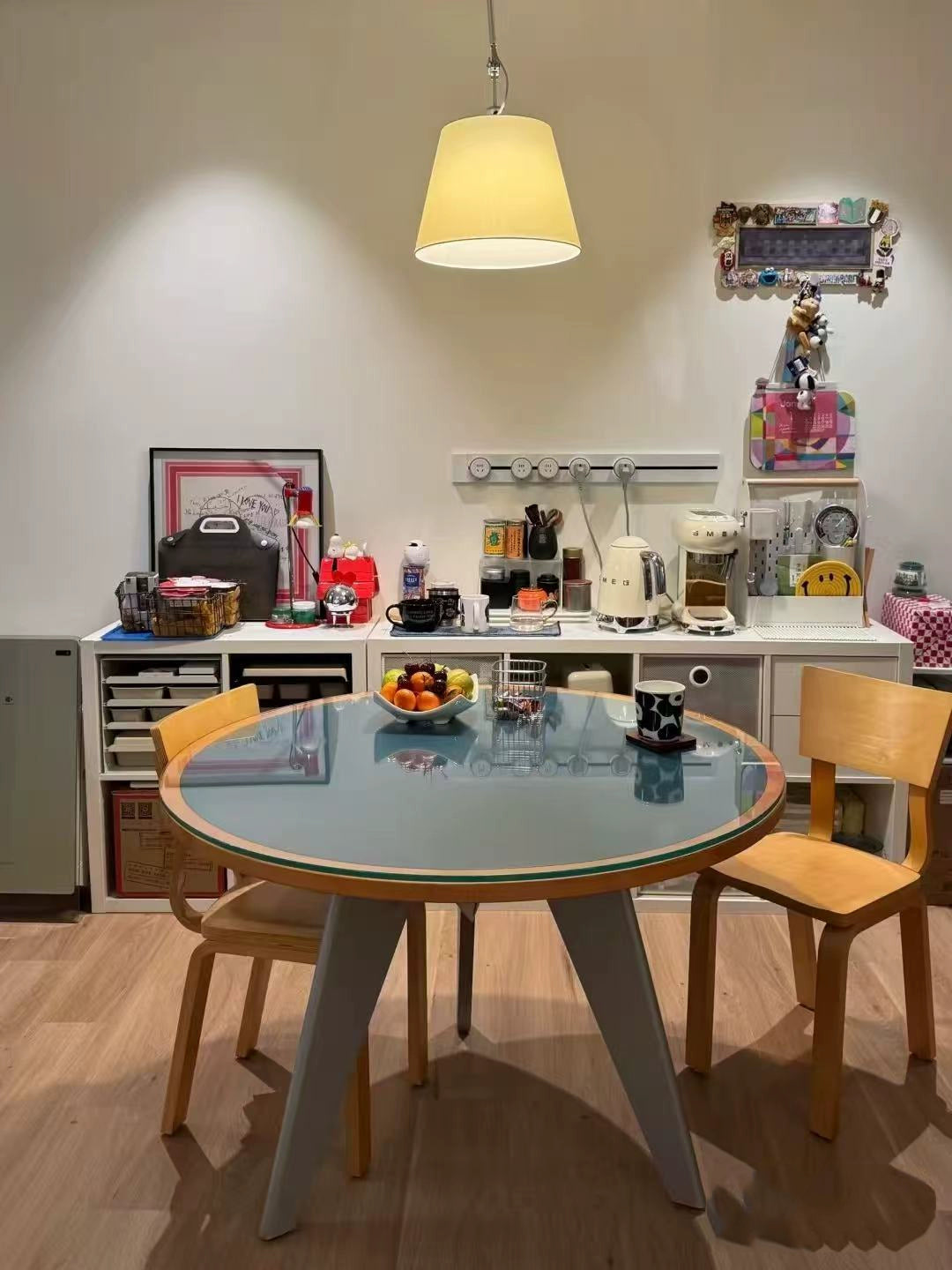 Retro Massivholz Esstisch Einfacher leichter Luxus High-End Runder Tisch Kleine Wohnung Kreativer Esstisch für Cafés