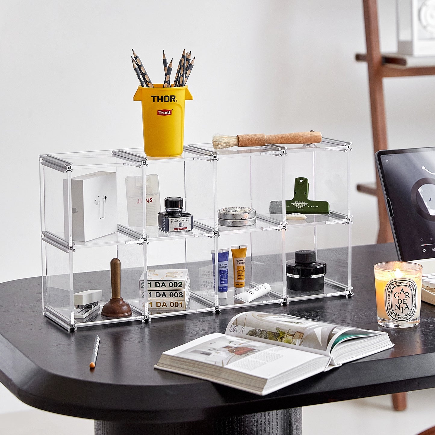 Acrylic Cup Holder Figure Display Rack, Cosmetics Desktop Storage Rack, Designer Model.
