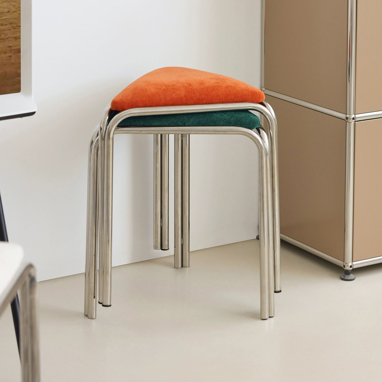 Triangular Stool Medieval Designer Shoe Changing Stool Internet Celebrity Coffee Shop Stool Minimalist Ins Style Makeup Stool