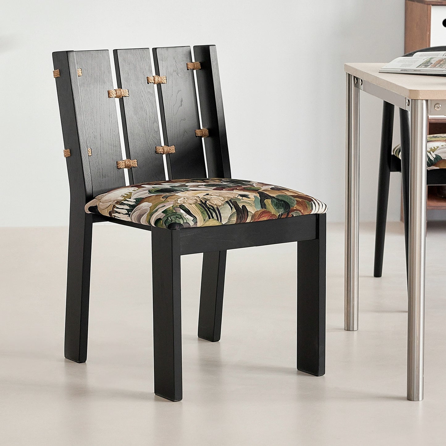 Mittelalterlicher Designer-Esszimmerstuhl, französischer Massivholzstuhl mit Premium-Rückenlehne, weiche Tasche, lässiger Mansen-Stuhl, kreativ