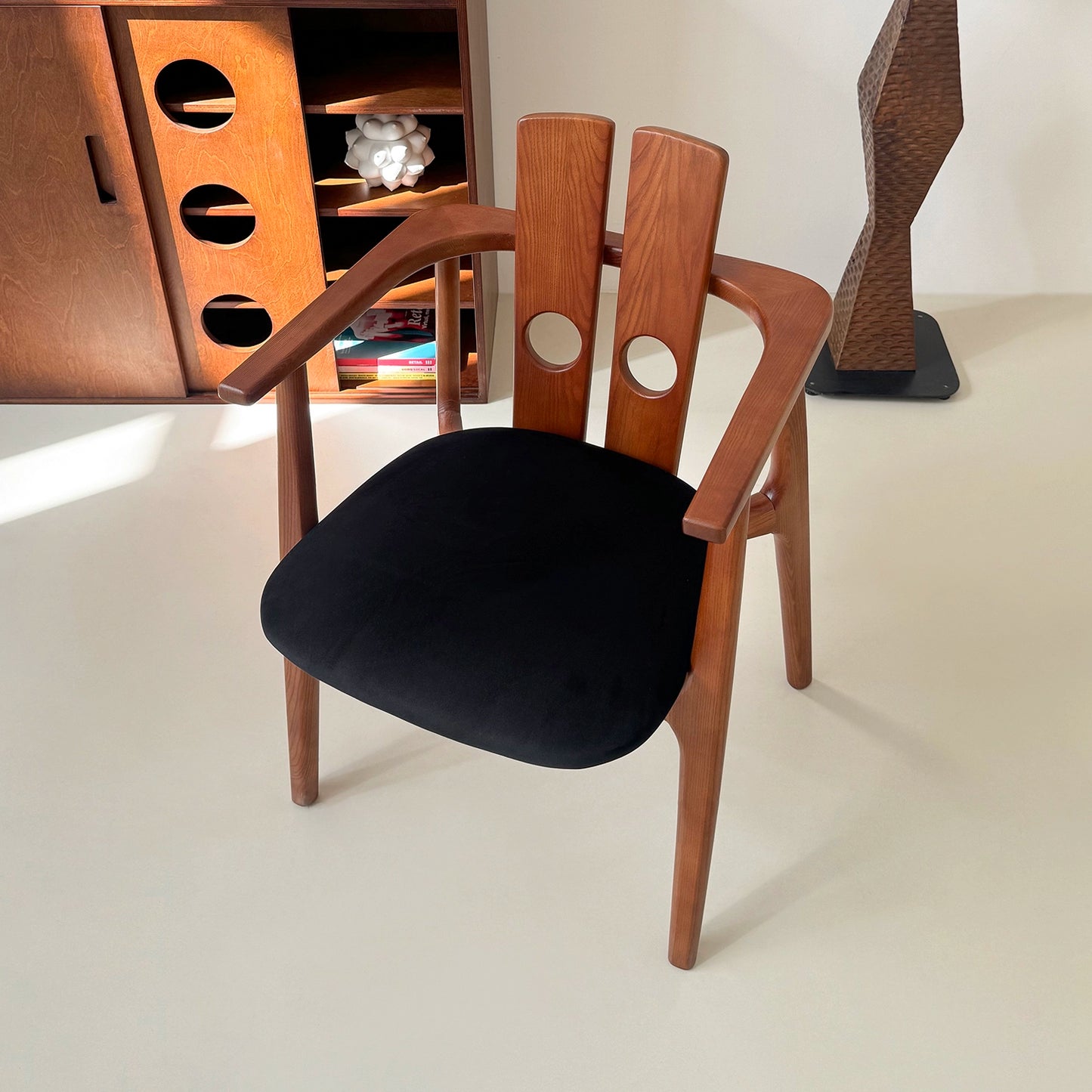 Mittelalterlicher Esszimmerstuhl aus massivem Holz, Designerstuhl, Wabi-Sandwind, künstlerischer Sinn, Verhandlungsstuhl, kreativer Vintage