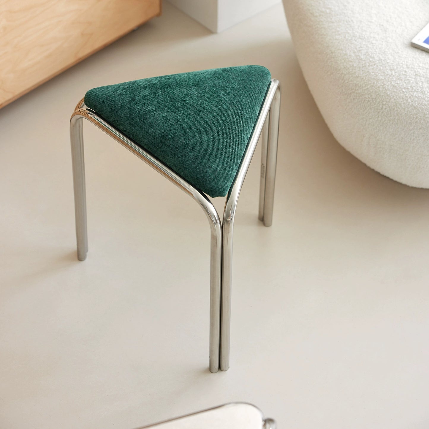 Triangular Stool Medieval Designer Shoe Changing Stool Internet Celebrity Coffee Shop Stool Minimalist Ins Style Makeup Stool