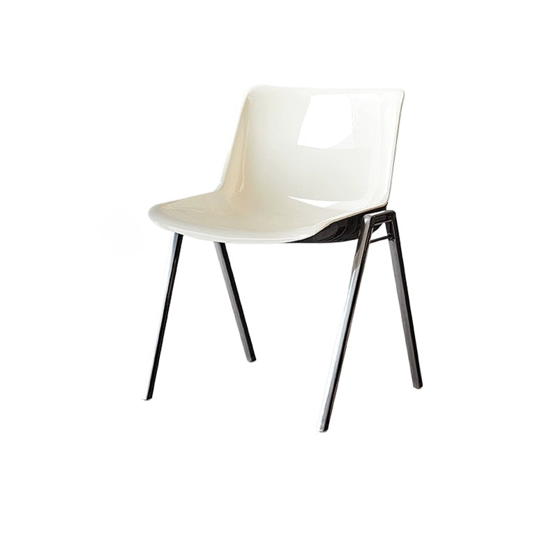 Mittelalterlicher Esszimmerstuhl aus Kunststoff, nordischer moderner, einfacher Schreibtischstuhl, Hocker mit Rückenlehne im Home-Ins-Design 