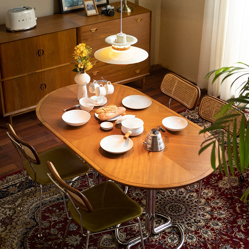 Französischer mittelalterlicher Esstisch aus Massivholz für den Haushalt, kleiner Wohnungstisch, Designer-Ins-Retro-Rundtisch, Kreativität 