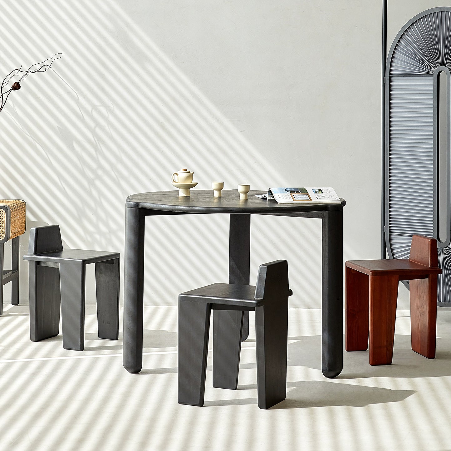 Mittelalterlicher Massivholzhocker Nordischer Designer-Esszimmerhocker Haushalts-Wabi-Wind-Ankleidehocker einfacher Esszimmerstuhl 