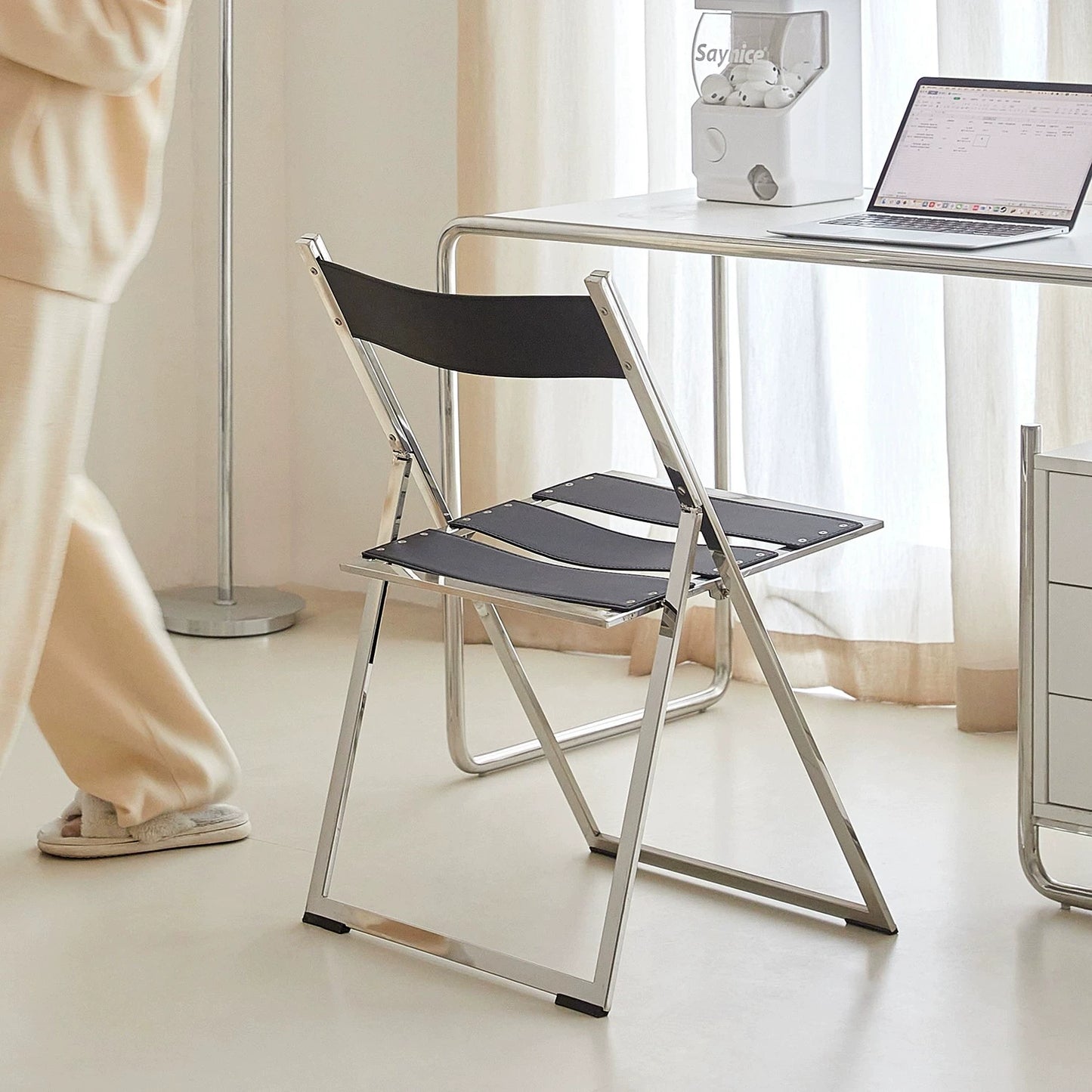 Klappbarer Esszimmerstuhl aus Edelstahl, nordischer moderner Stuhl für Zuhause und Café, leichter Luxus-Sattellederstuhl 