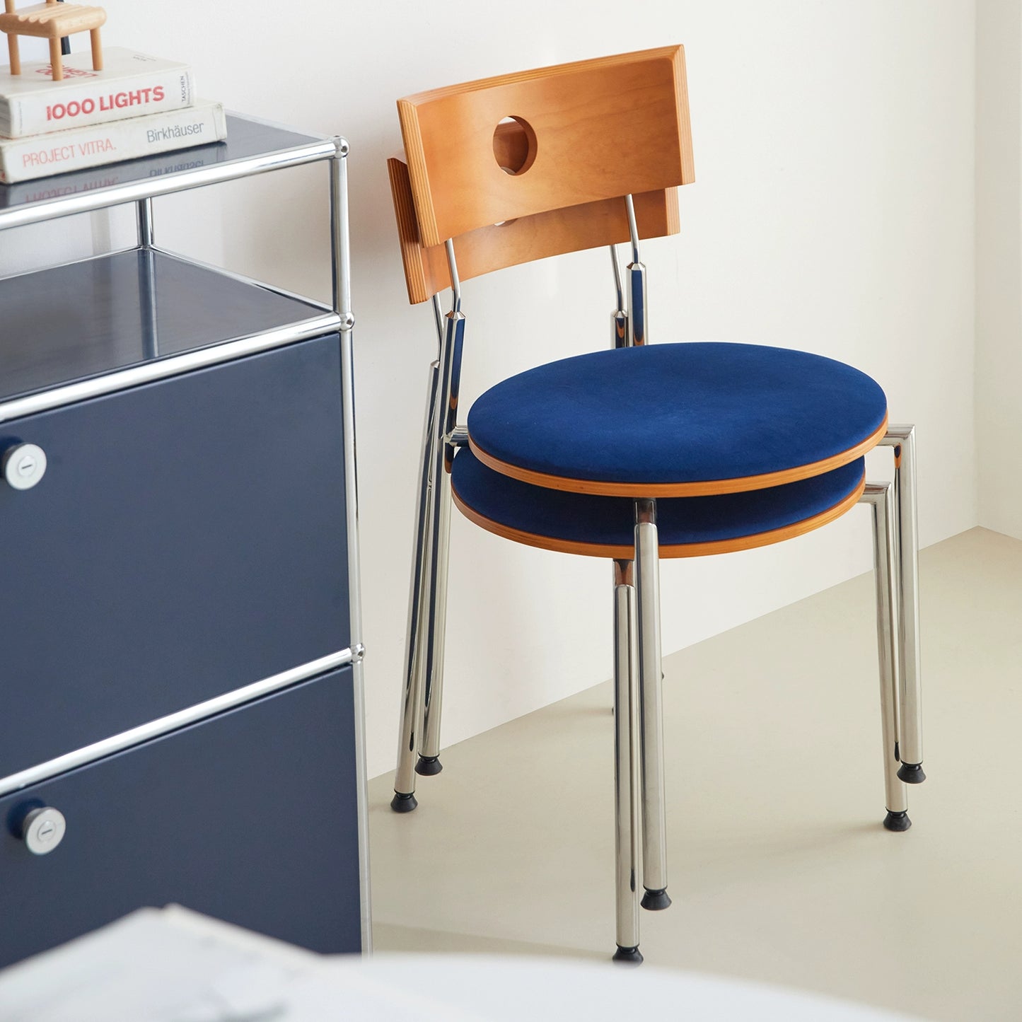 Mittelalterlicher Esszimmerstuhl, dänischer Designerstuhl, Rückenlehne aus massivem Holz, Buchschreibtischstuhl, Haushaltsstuhl für kleine Wohnungen, Freizeitstuhl 