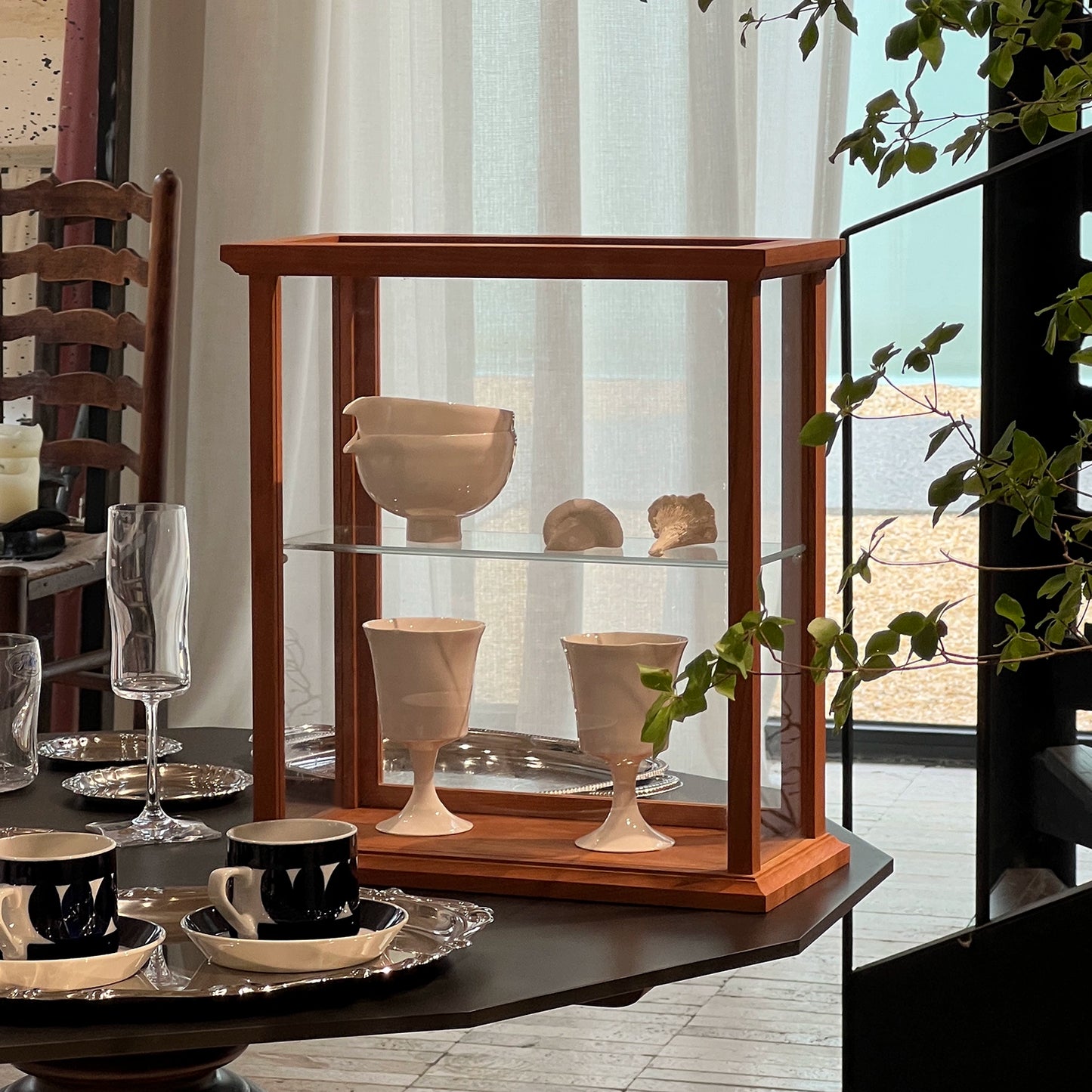 Massivholz-Glas-Präsentationsständer, mittelalterlicher Getränkehalter, Schreibtisch-Aufbewahrungsständer, Café, Dessert-Vitrine 