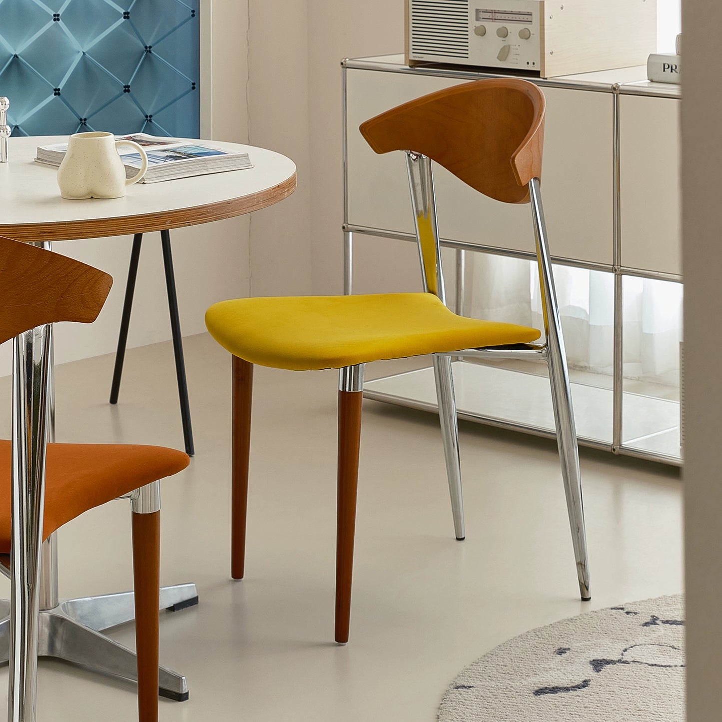 Mittelalterlicher Esszimmerstuhl, weiche Tasche, Esstischstuhl, leichter Luxus, hoher Sinn, Ins Popularback-Stuhl, Designer-Creme-Stil 