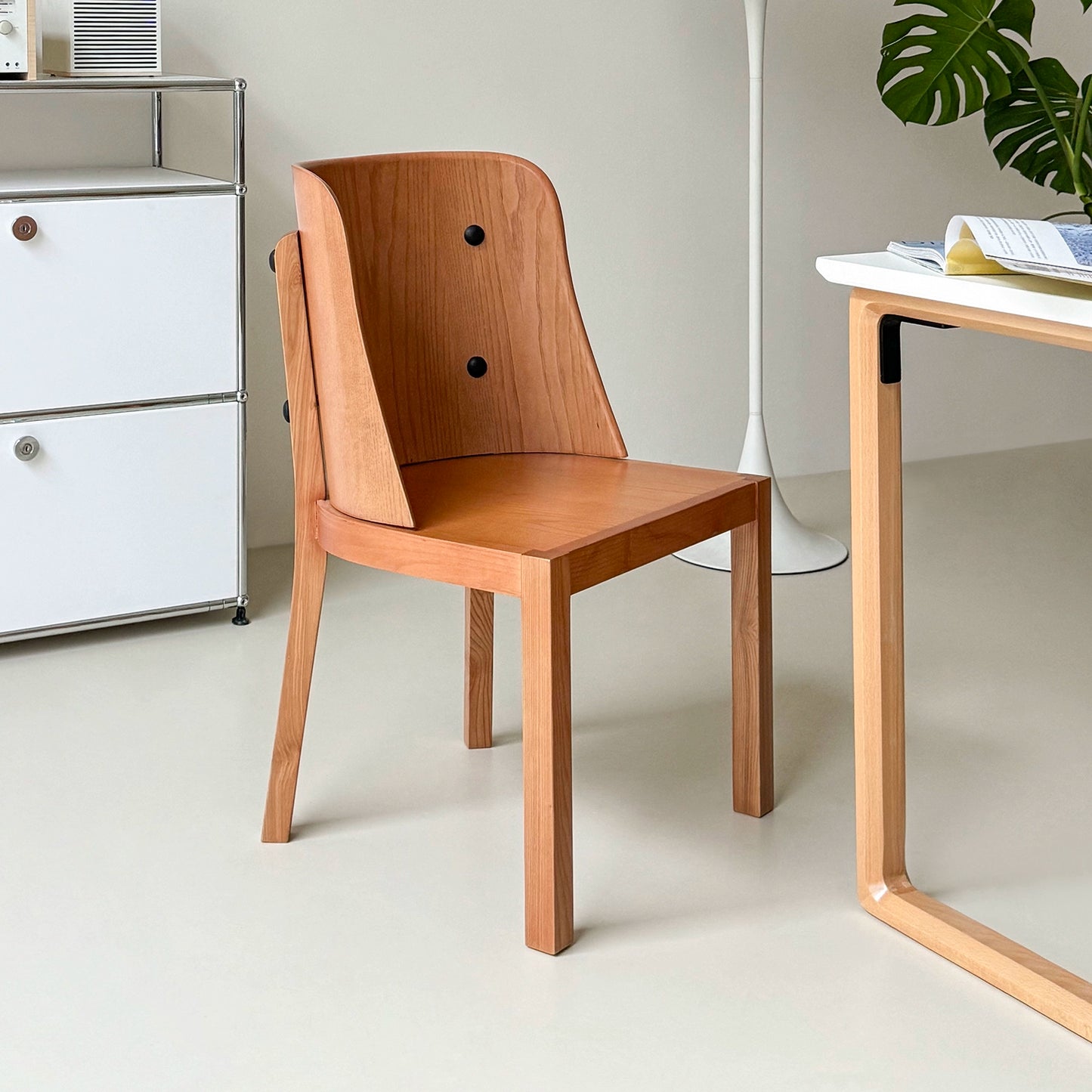 Mittelalterlicher Designer-Esszimmerstuhl, leichter Luxus-Massivholz-Rückenstuhl, Wabi-Sandwind-einfacher Schreibtischstuhl 