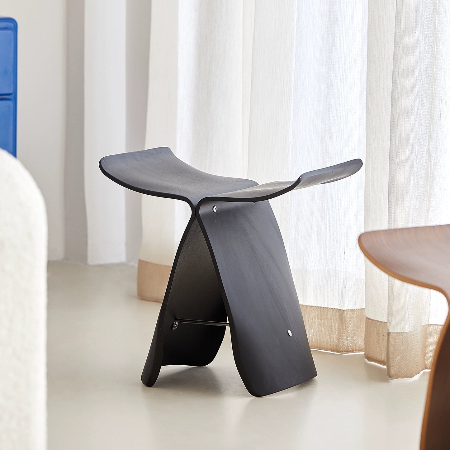 Schmetterlingshocker mittelalterlicher Designer niedriger Hocker kreativer Schuhwechselhocker dänischer künstlerischer Ankleidehocker 