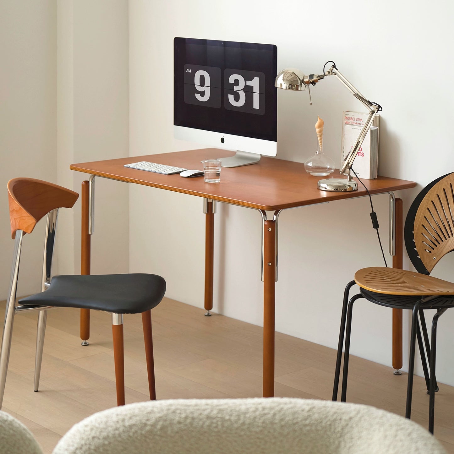 Mittelalterlicher Esstisch aus Massivholz, leichter Luxus-Esstisch der Spitzenklasse, einfacher Designer-Schreibtisch für kreatives Büro