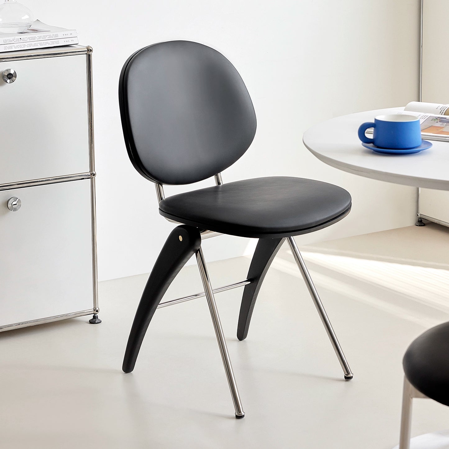 Mittelalterlicher Esszimmerstuhl aus Metall, Massivholz, weicher Stuhl, Designer, leichter Luxus, High-End-Stuhl mit Rückenlehne, minimalistisch 