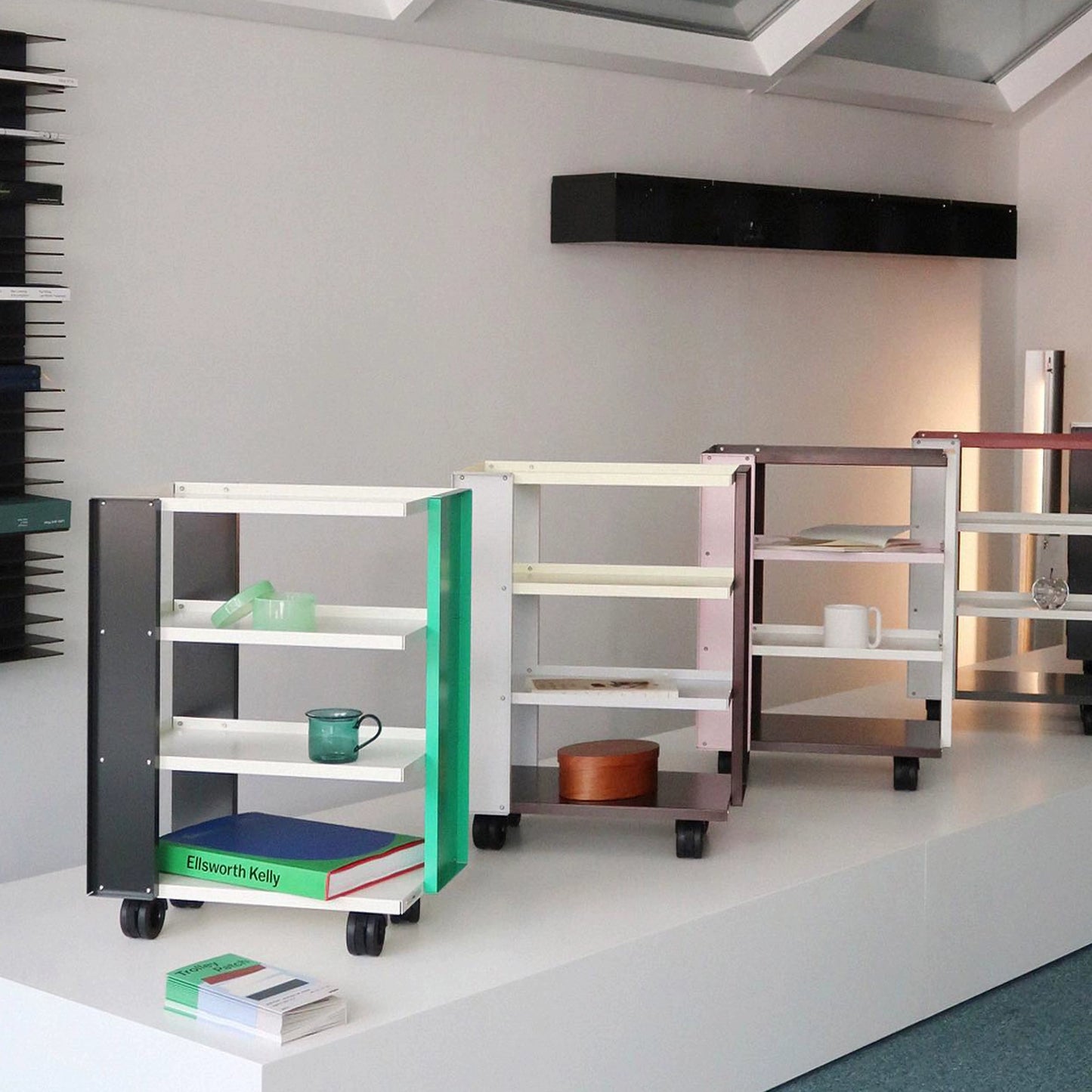 Mobiler Trolley-Rack Schmiedeeisen Sofa Beistelltisch Moderner einfacher Nachttisch Kleiner Couchtisch Leichter Luxus 