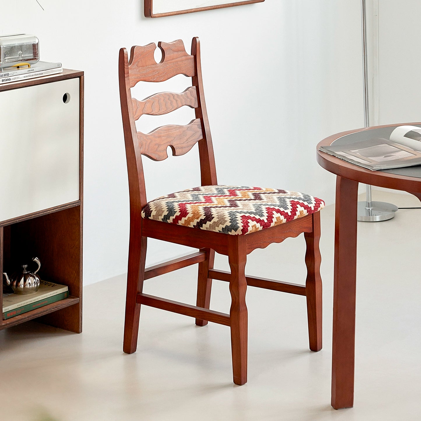 Mittelalterlicher Wabi-Sabi-Wind-Esszimmerstuhl, kreativer Designerstuhl, Haushalts-Massivholz-Rückenlehne, Meisterstuhl, künstlerischer Sinn 