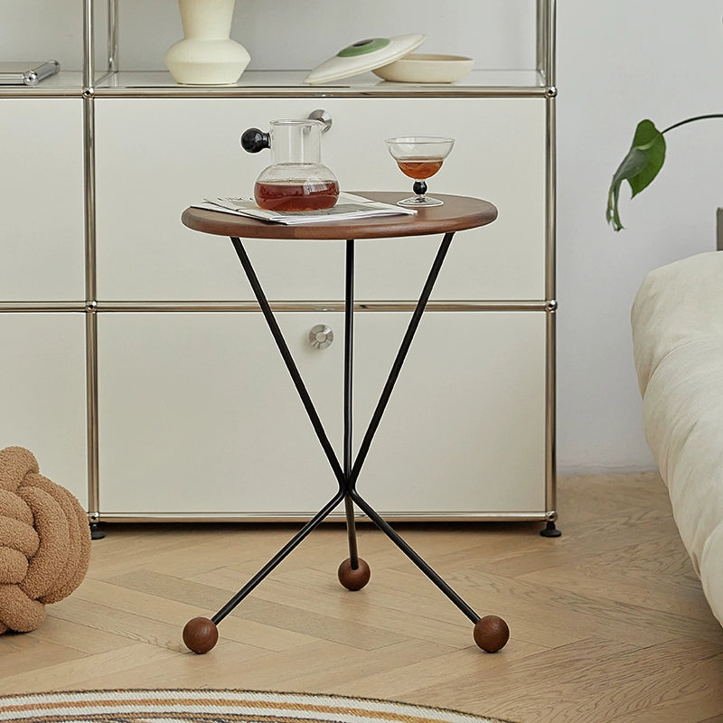 Kreativer Couchtisch aus Massivholz, kleiner Balkontisch für Wohnungen, kleiner runder Tisch, leichter Luxus, minimalistischer Designer-Beistelltisch im Ins-Stil 