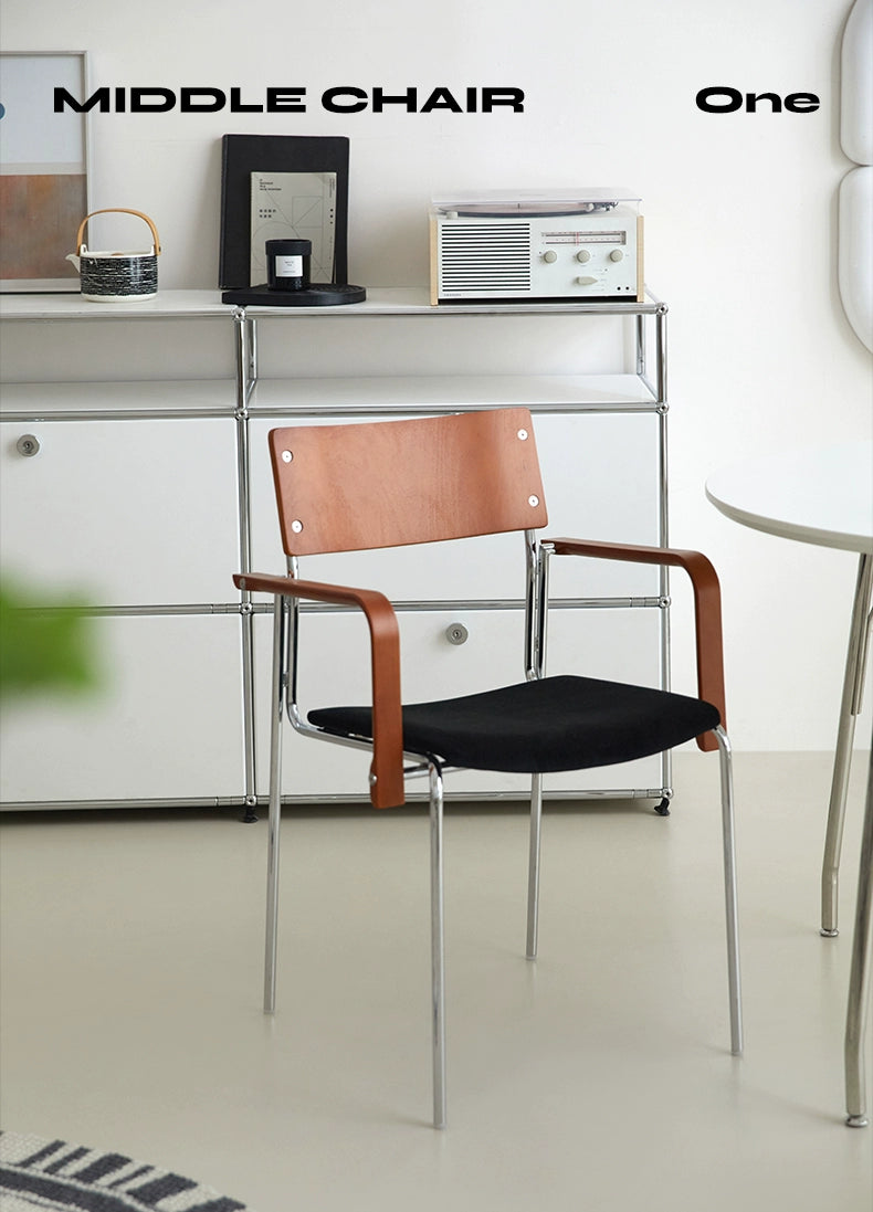 Leichter Luxus High-End-Esszimmerstuhl Mittelalterlicher Designerstuhl Nordischer Bauhaus-Freizeit-Rückenstuhl 