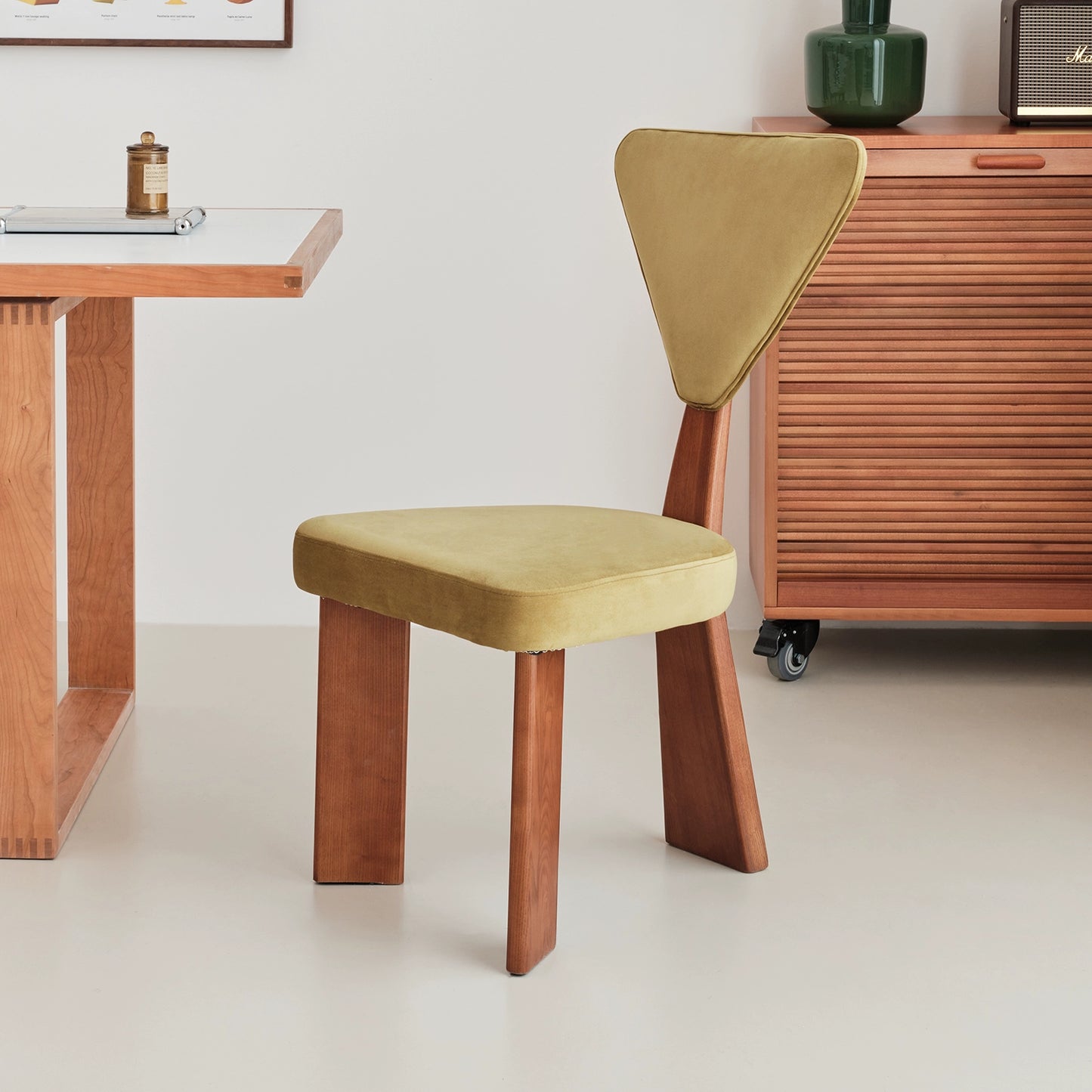 Französischer Retro-Esszimmerstuhl, mittelalterlicher Wabi-Sandwind-Massivholzstuhl, nordischer Designer-Schreibtischstuhl, Café 