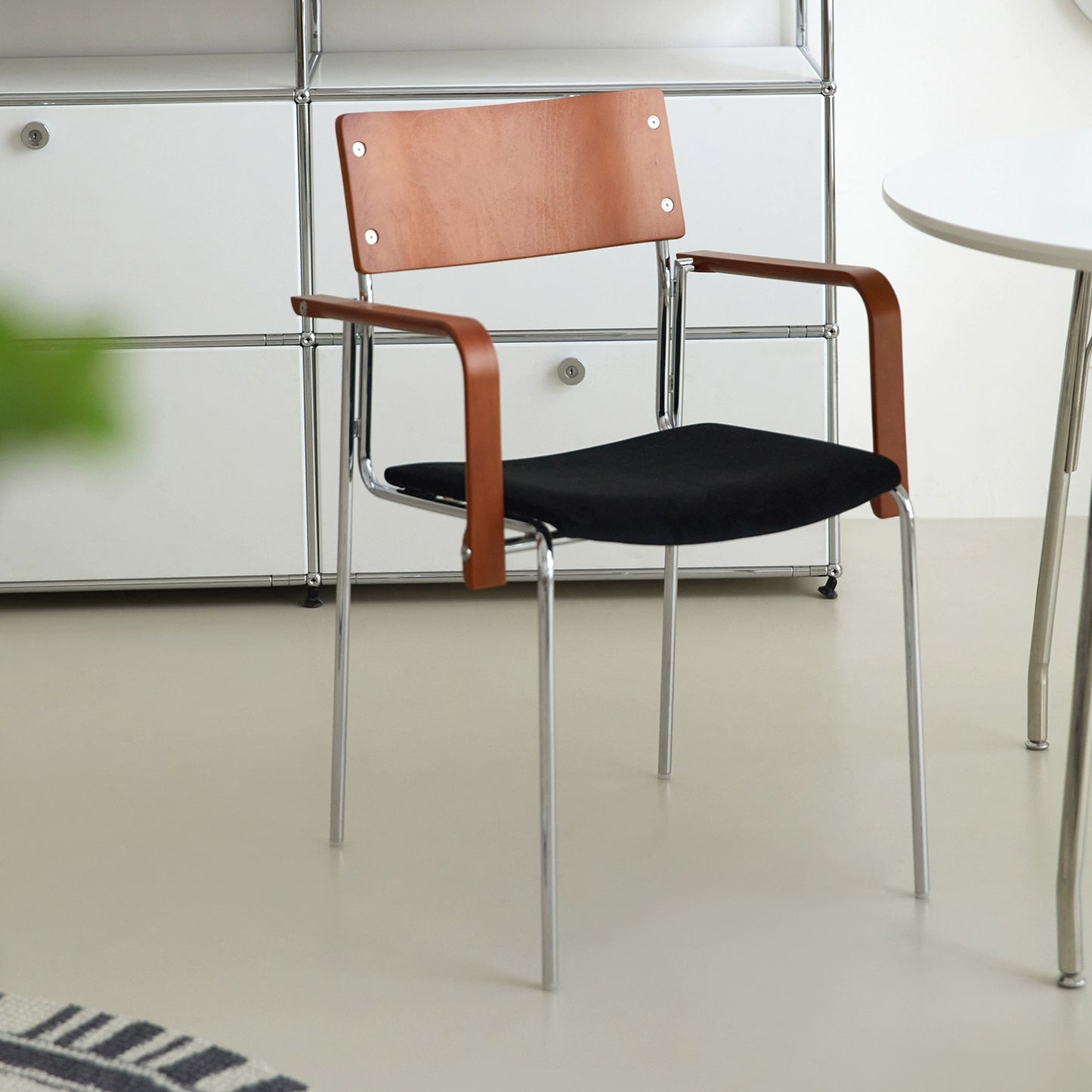 Leichter Luxus High-End-Esszimmerstuhl Mittelalterlicher Designerstuhl Nordischer Bauhaus-Freizeit-Rückenstuhl 