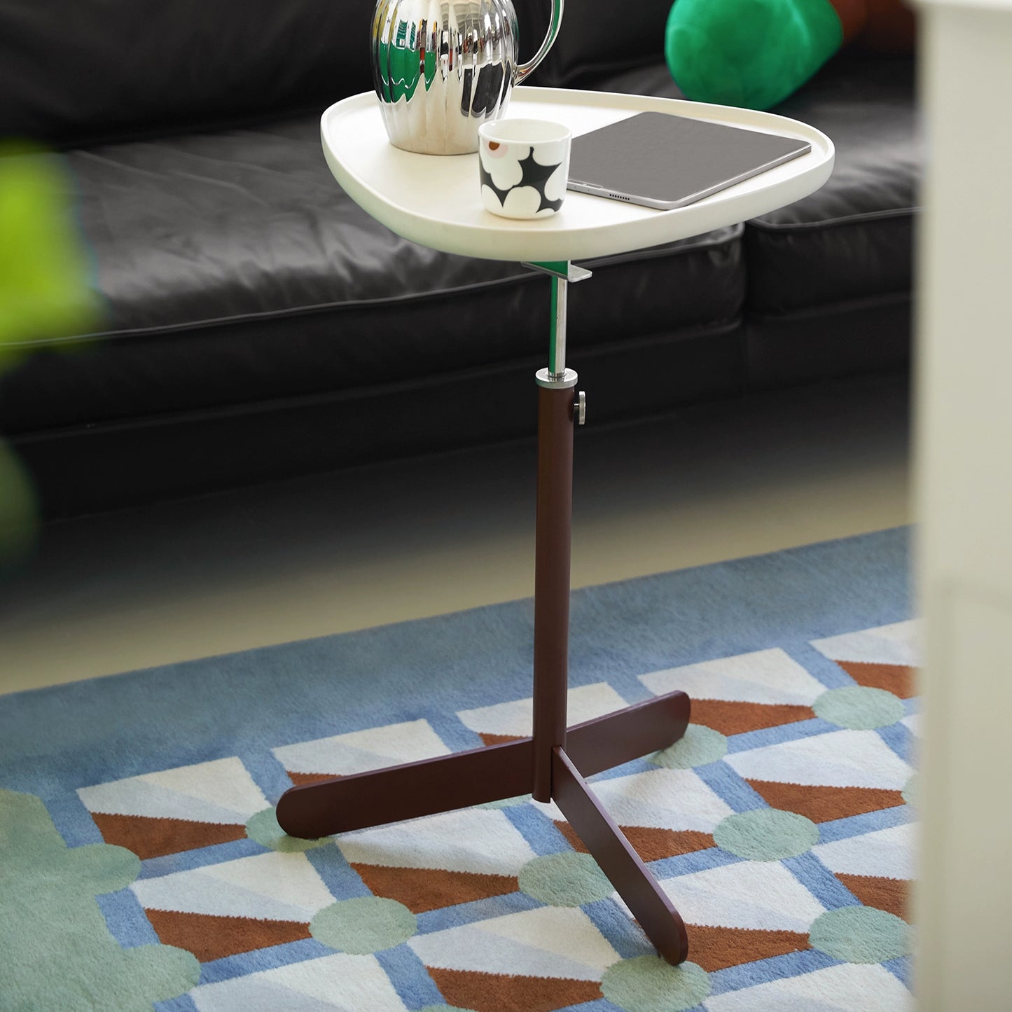 Hebe-Couchtisch, mittelalterlich, nordischer drehbarer Sofa-Kantentisch, Designer, einfacher Nachttisch für kleine Wohnungen 