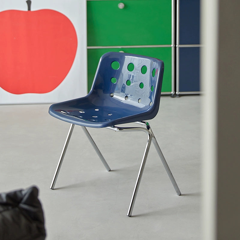 Mittelalterlicher Esszimmerstuhl mit Loch, Käsestuhl, koreanischer Ins-Caféstuhl, Haushaltshocker mit Kunststoffrückenlehne 