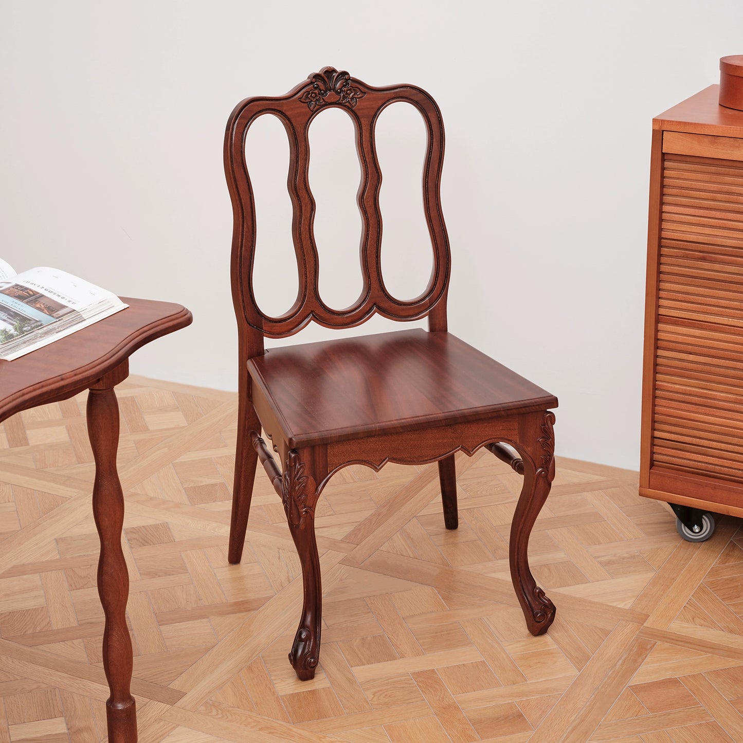 Französischer Esszimmerstuhl, hoher künstlerischer Retro-Stuhl, Stuhl mit Rückenlehne aus massivem Holz, Stuhl für Wohnzimmer, Zuhause, Café 