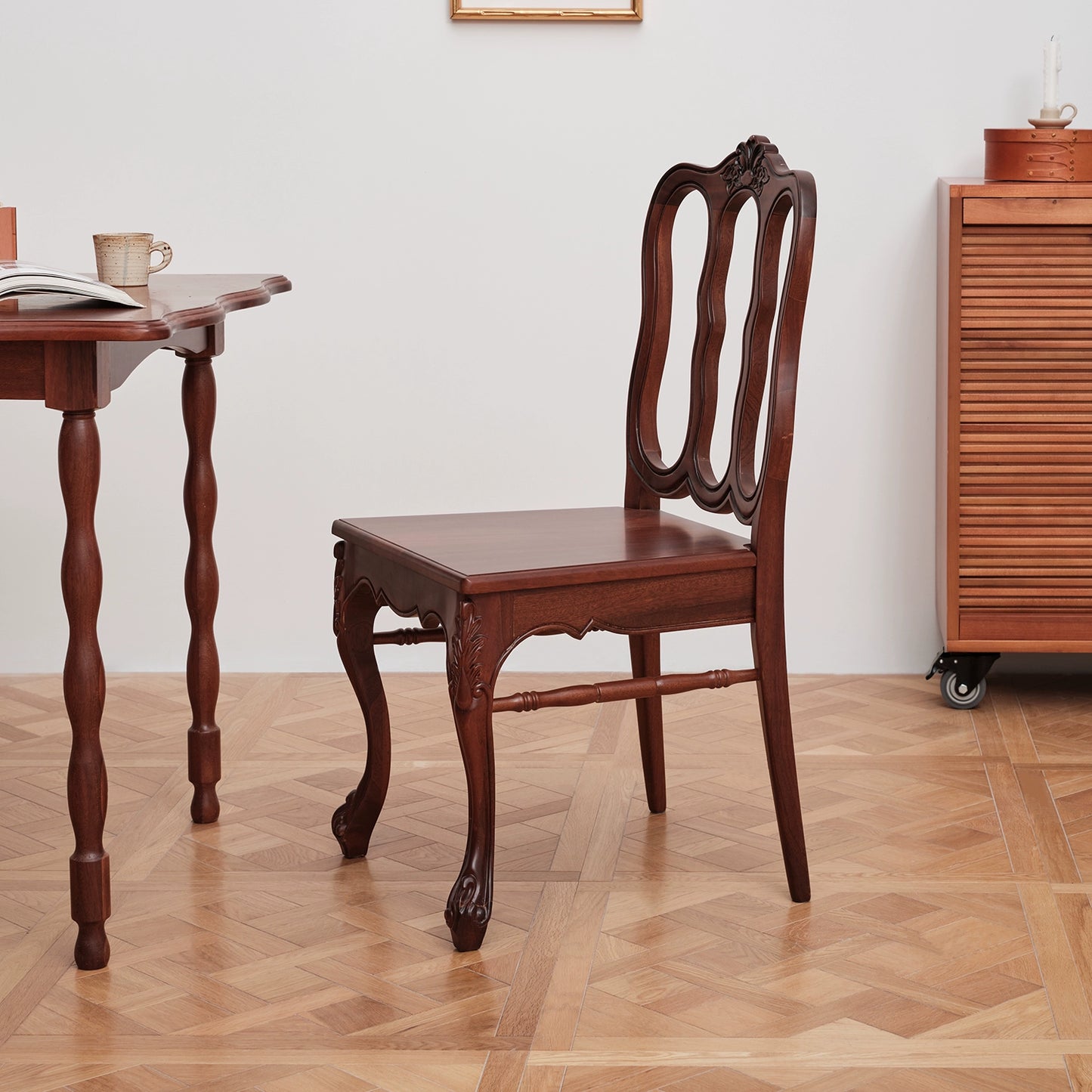 Französischer Esszimmerstuhl, hoher künstlerischer Retro-Stuhl, Stuhl mit Rückenlehne aus massivem Holz, Stuhl für Wohnzimmer, Zuhause, Café 