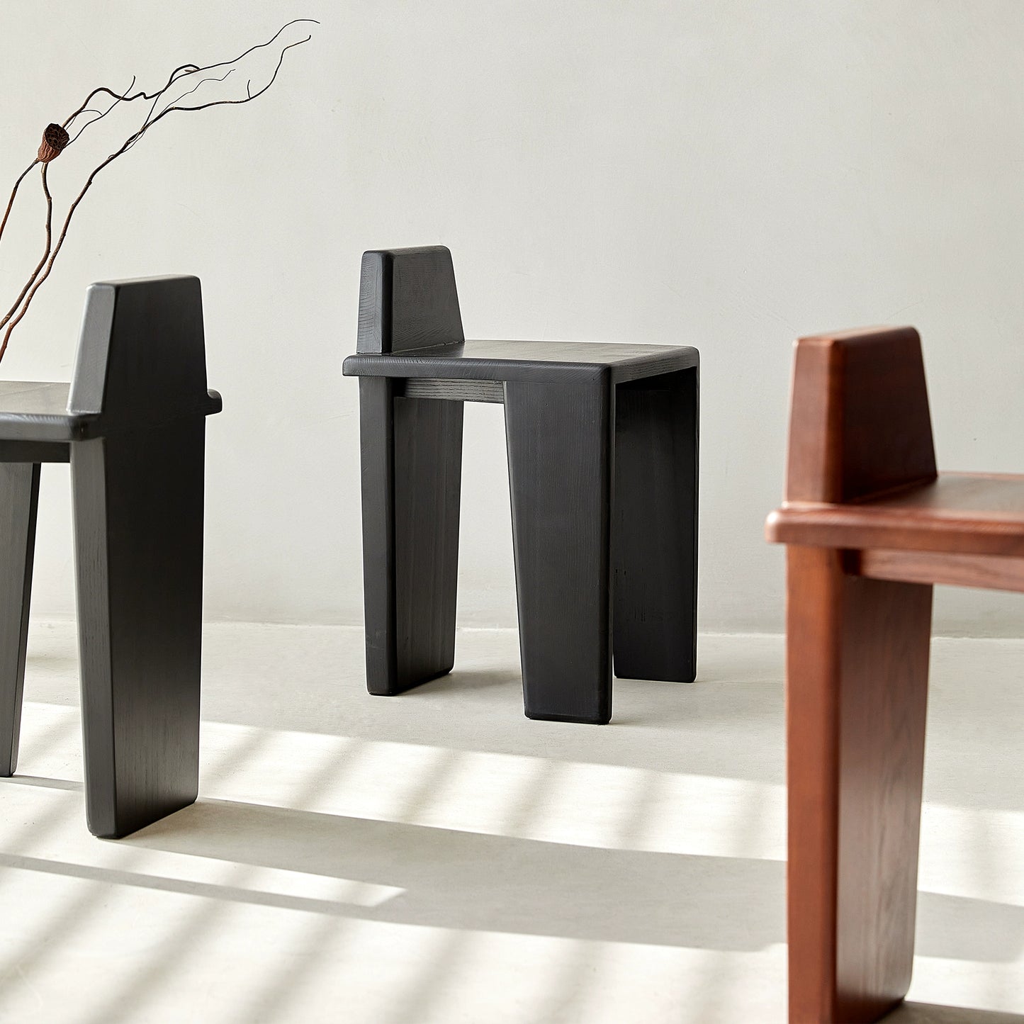 Mittelalterlicher Massivholzhocker Nordischer Designer-Esszimmerhocker Haushalts-Wabi-Wind-Ankleidehocker einfacher Esszimmerstuhl 