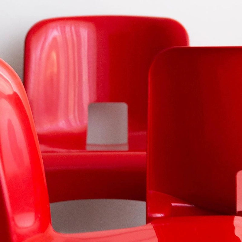 Mittelalterlicher Esszimmerstuhl aus Kunststoff, einfacher Designerstuhl aus Ins, kleine Wohnung, Heim, Freizeit, Rückenlehnenhocker 