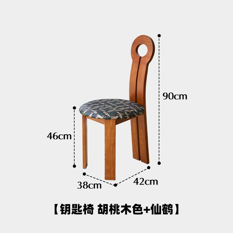 Mittelalterlicher Esszimmerstuhl aus Massivholz, bestickter Stuhl mit weicher Tasche, französischer Retro-Esszimmerstuhl für Cafés, Stuhl mit nordischer Rückenlehne 