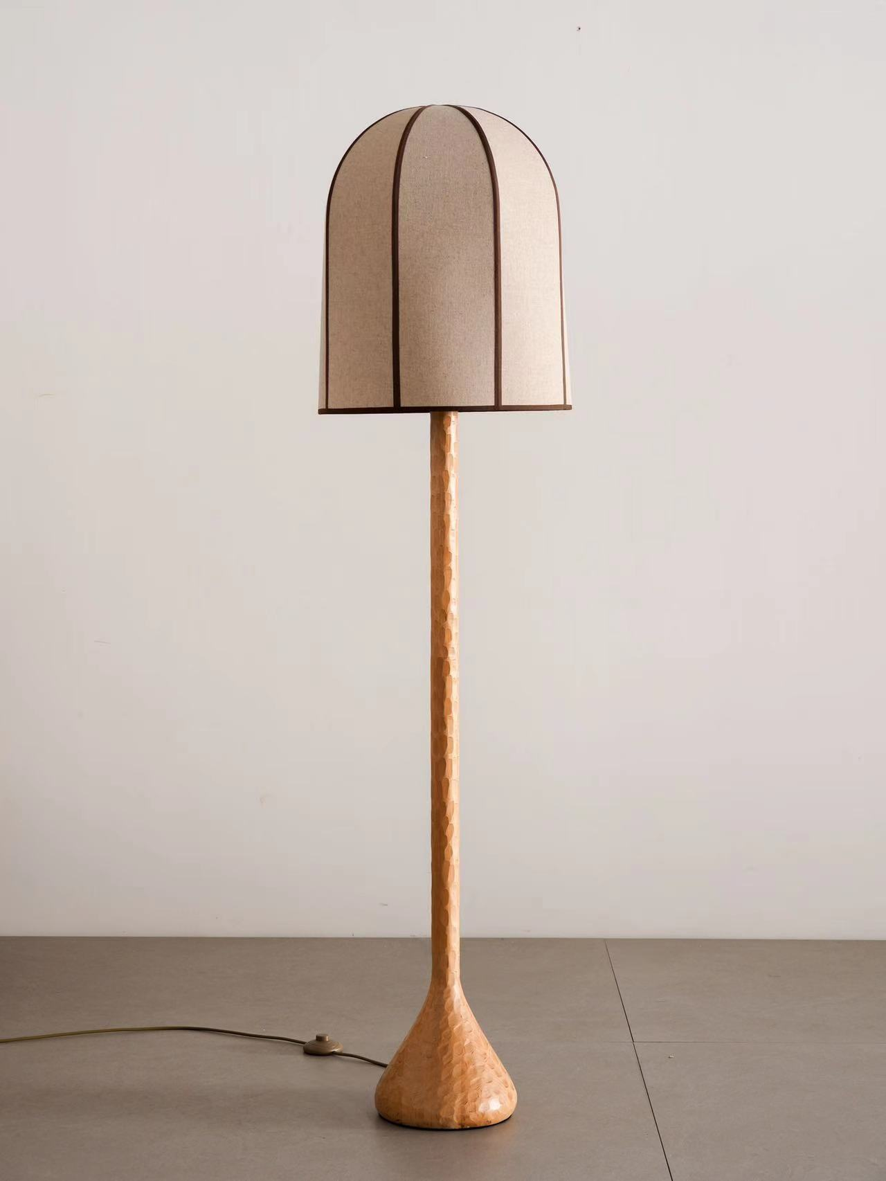 Strohhut-Stehlampe, Wabi-Windholz-Dekolampe, minimalistische, handgefertigte vertikale Nachttischlampe aus Seide 