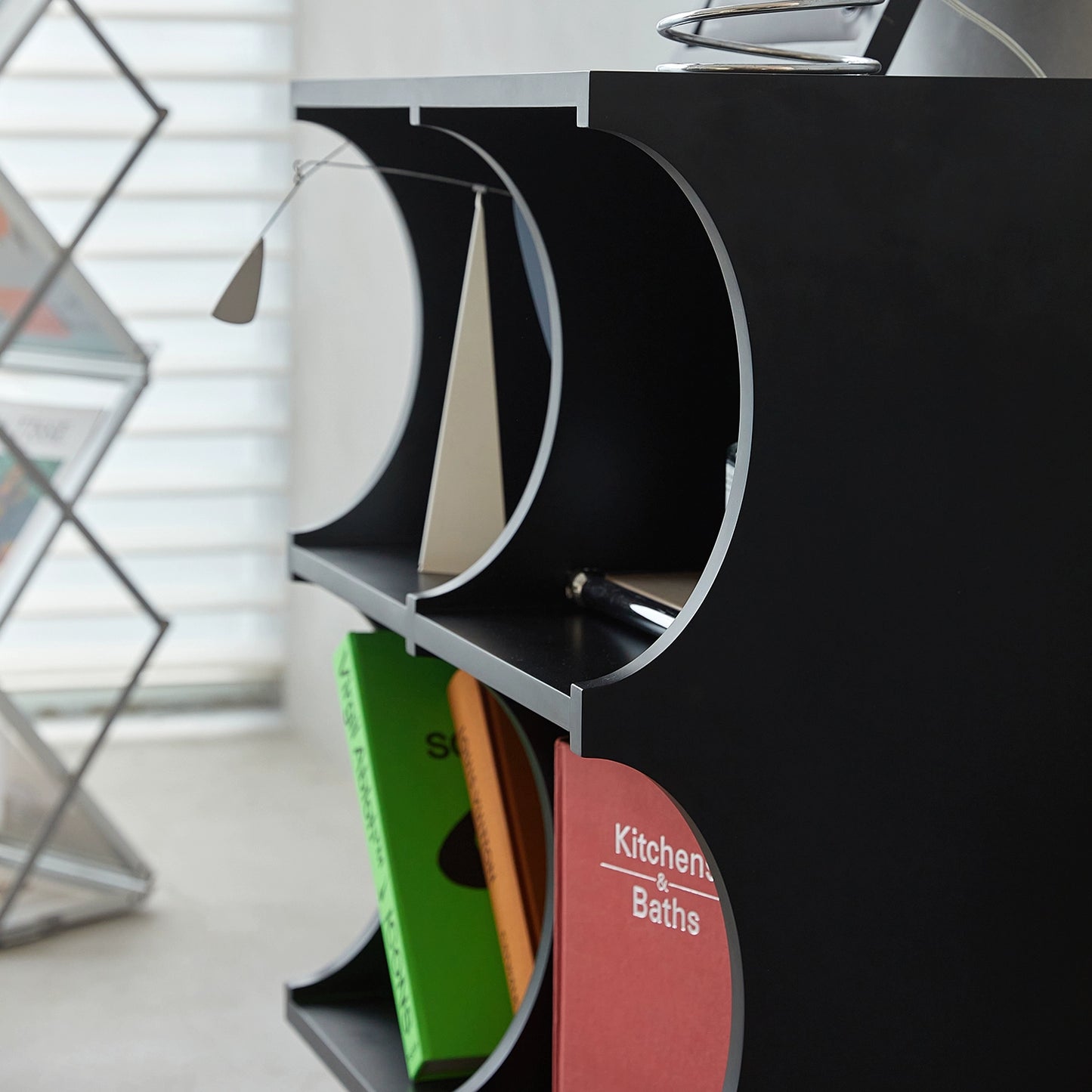 Mittelalterlicher Beistelltisch Minimalistischer moderner Nachttisch Massivholzregal Aufbewahrungsbücherregal Kreativer Esszimmer-Beistelltisch 