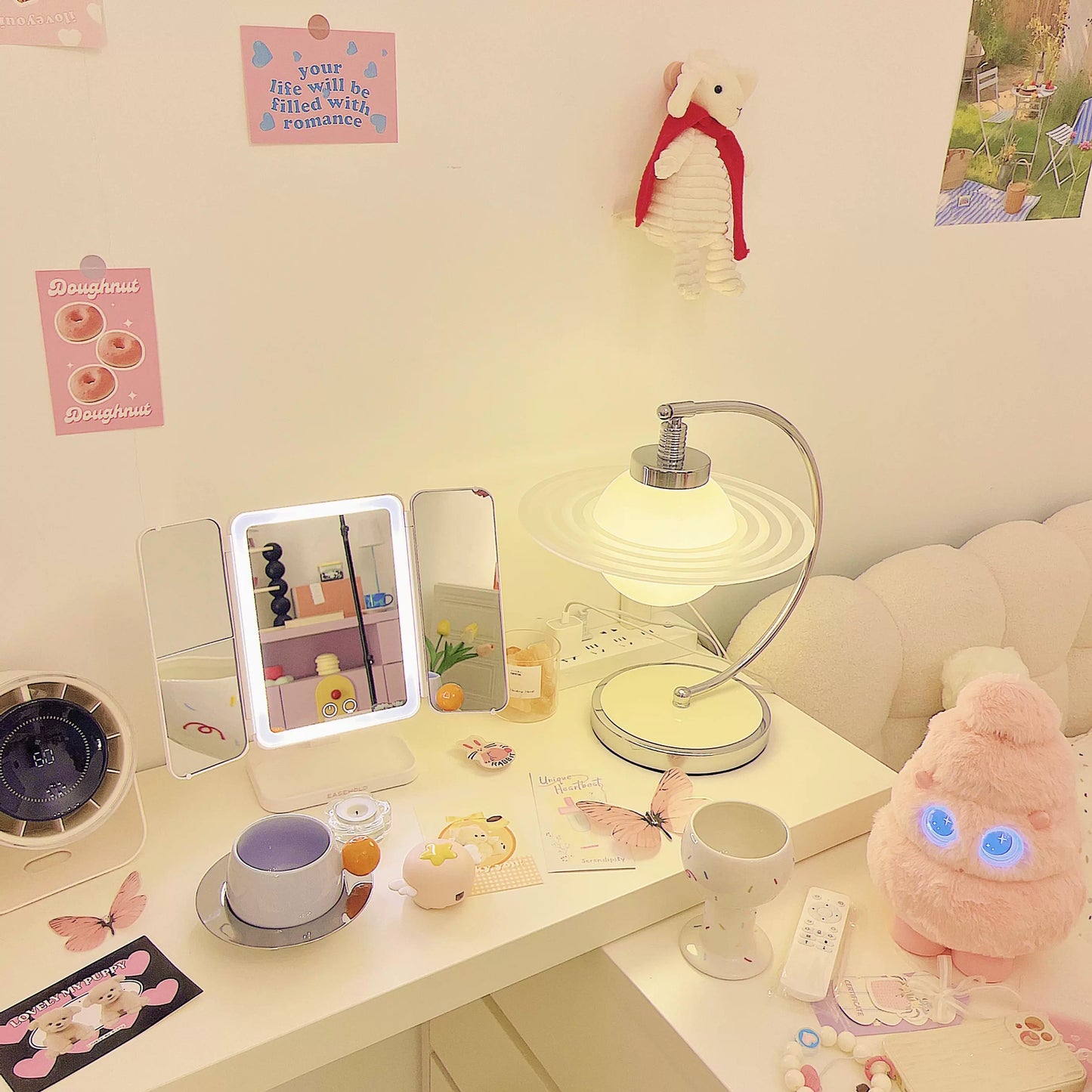 Mittelalterliche Lichtgrüne Planeten-Tischlampe Nordische Dänemark-Schlafzimmer-Nachttischlampe Kreative Retro-dekorative Umgebungslampe 