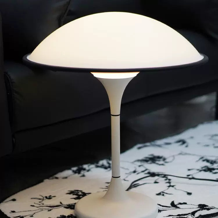 Nordische fliegende Untertassenlampe, mittelalterliche Stehlampe, französische Creme, Retro-Nachttischlampe, Restaurant-Atmosphäre, Kronleuchter 