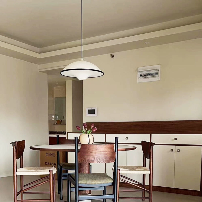 Nordische fliegende Untertassenlampe, mittelalterliche Stehlampe, französische Creme, Retro-Nachttischlampe, Restaurant-Atmosphäre, Kronleuchter 