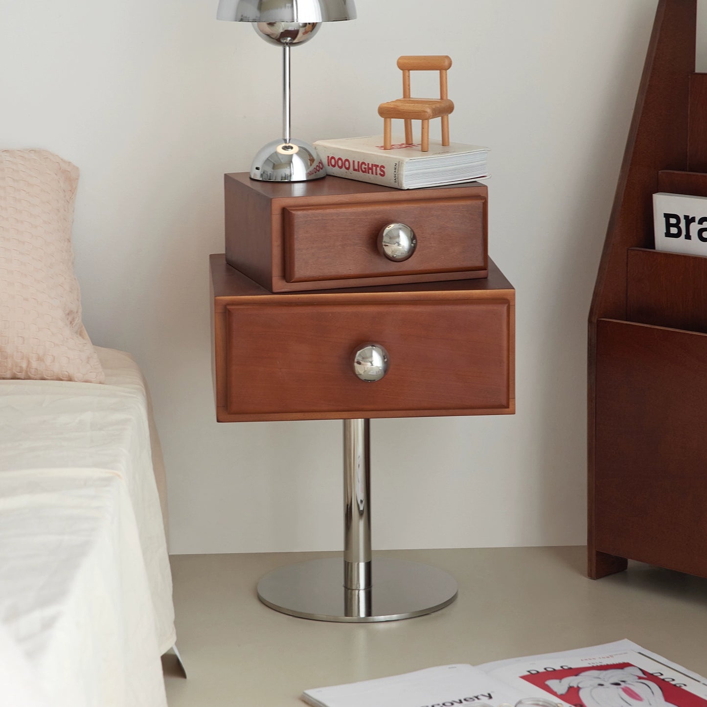 Mokamoa Mittelalterlicher Nachttisch aus Massivholz, Schlafzimmer, Heimaufbewahrung, Seitenschrank, kreativer, hochwertiger nordischer kleiner Schrank 