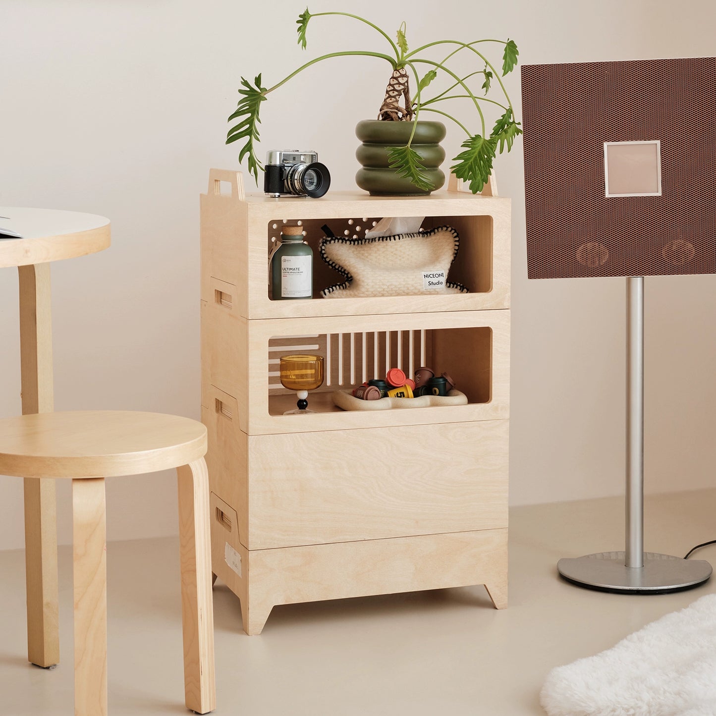 Mittelalterlicher Ozeanbrett-Aufbewahrungsschrank Wabi Sandy Wind Massivholzregal Mehrschichtiger Kombinationsschrank Nachttisch 