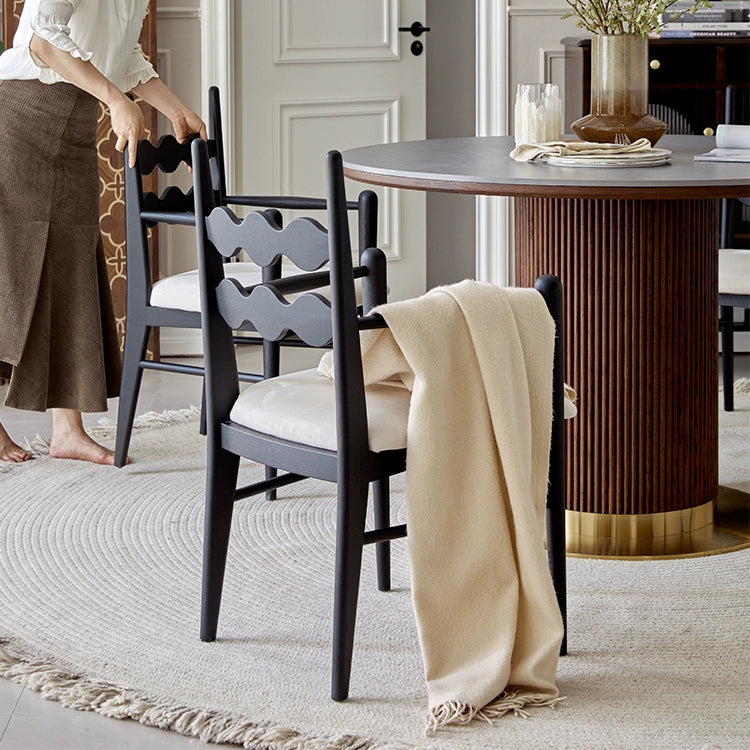 Mittelalterlicher Esszimmerstuhl aus Massivholz, weiche Tasche, französischer Einzelstuhl, für Zuhause, nordische Designer diskutieren über Stuhlkreativität 