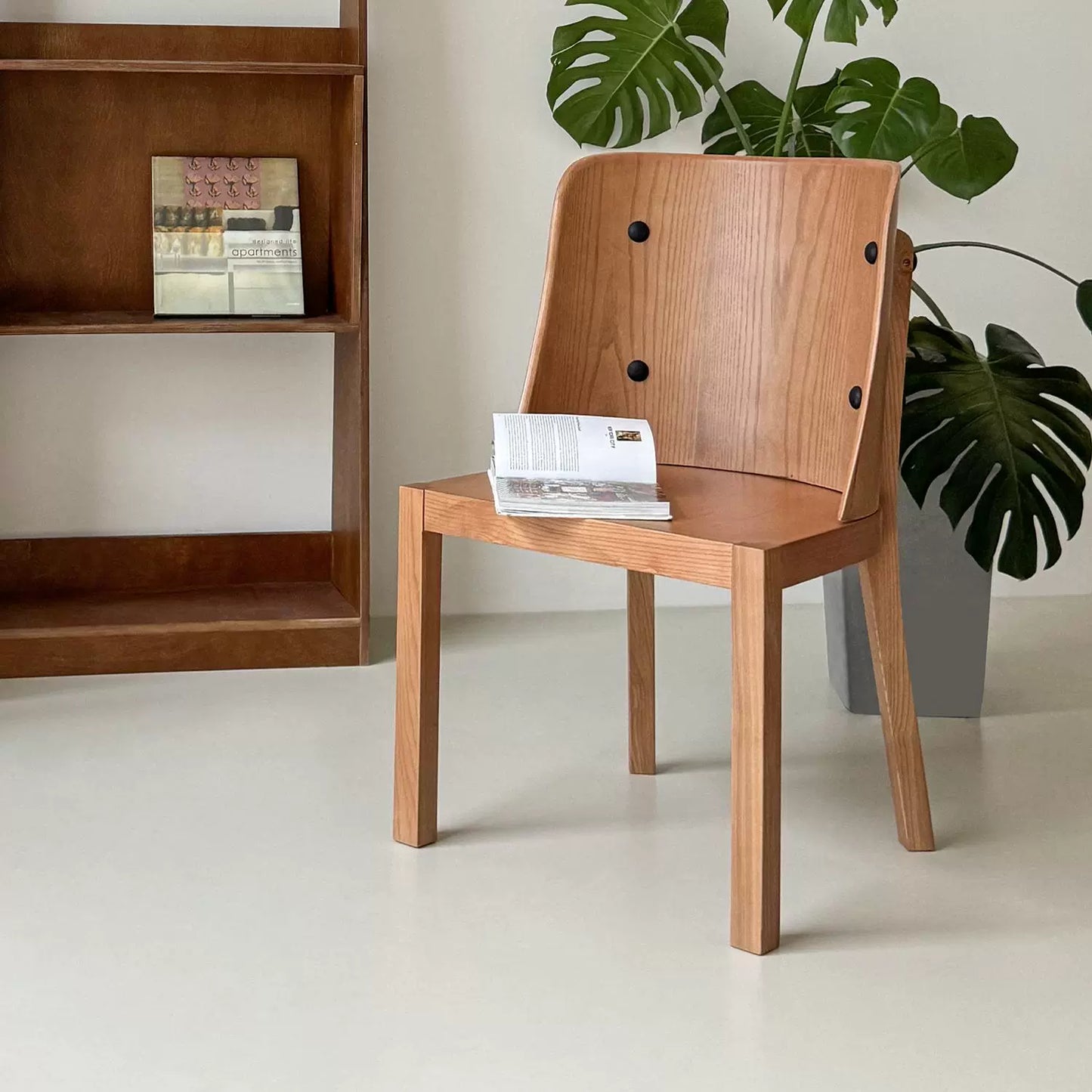 Mittelalterlicher Designer-Esszimmerstuhl, leichter Luxus-Massivholz-Rückenstuhl, Wabi-Sandwind-einfacher Schreibtischstuhl 