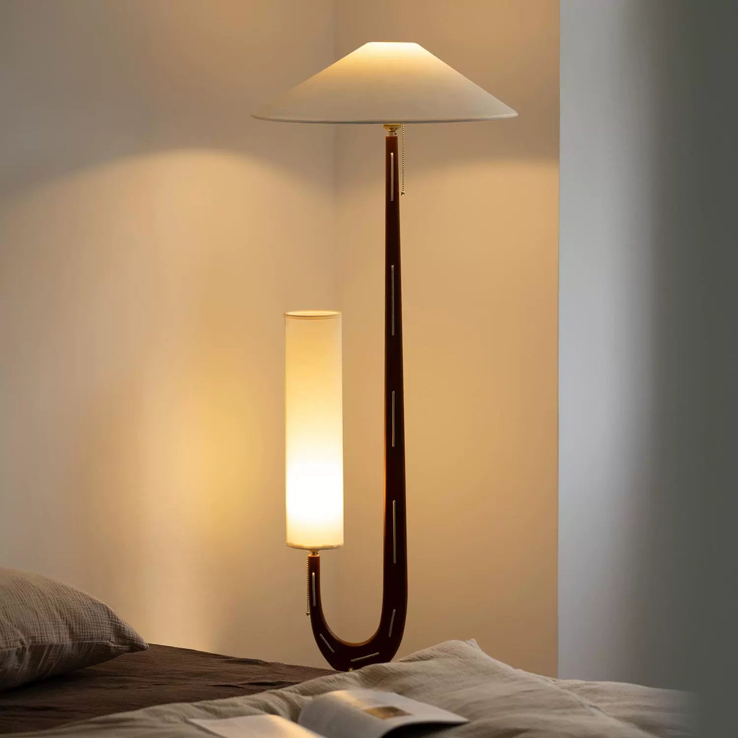 Mittelalterliche Massivholz-Stehlampe Wabi Sandy Wind Japanische dekorative Lampe Wohnzimmer Designer Künstlerische Atmosphäre Lampe 