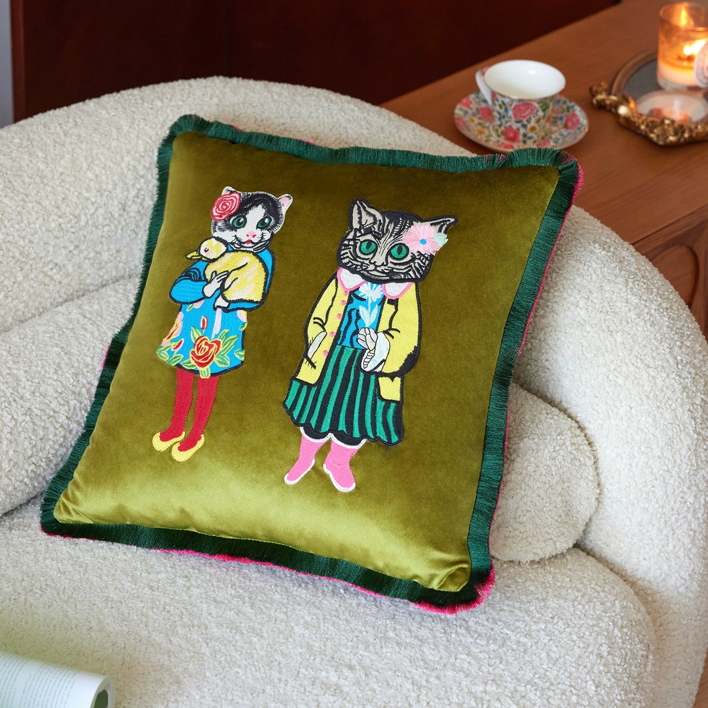 Miss Cat Sofakissen Stickerei Premium Dekokissen Retro Nachttischkissen Leichtes Luxusdesign 