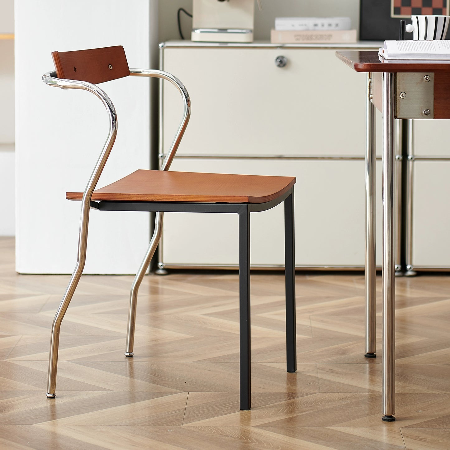 Leichter Luxus-Esszimmerstuhl der Spitzenklasse, Designerstuhl aus mittelalterlichem Kunstholz, Schmiedeeisen, Café-Freizeitstuhl 