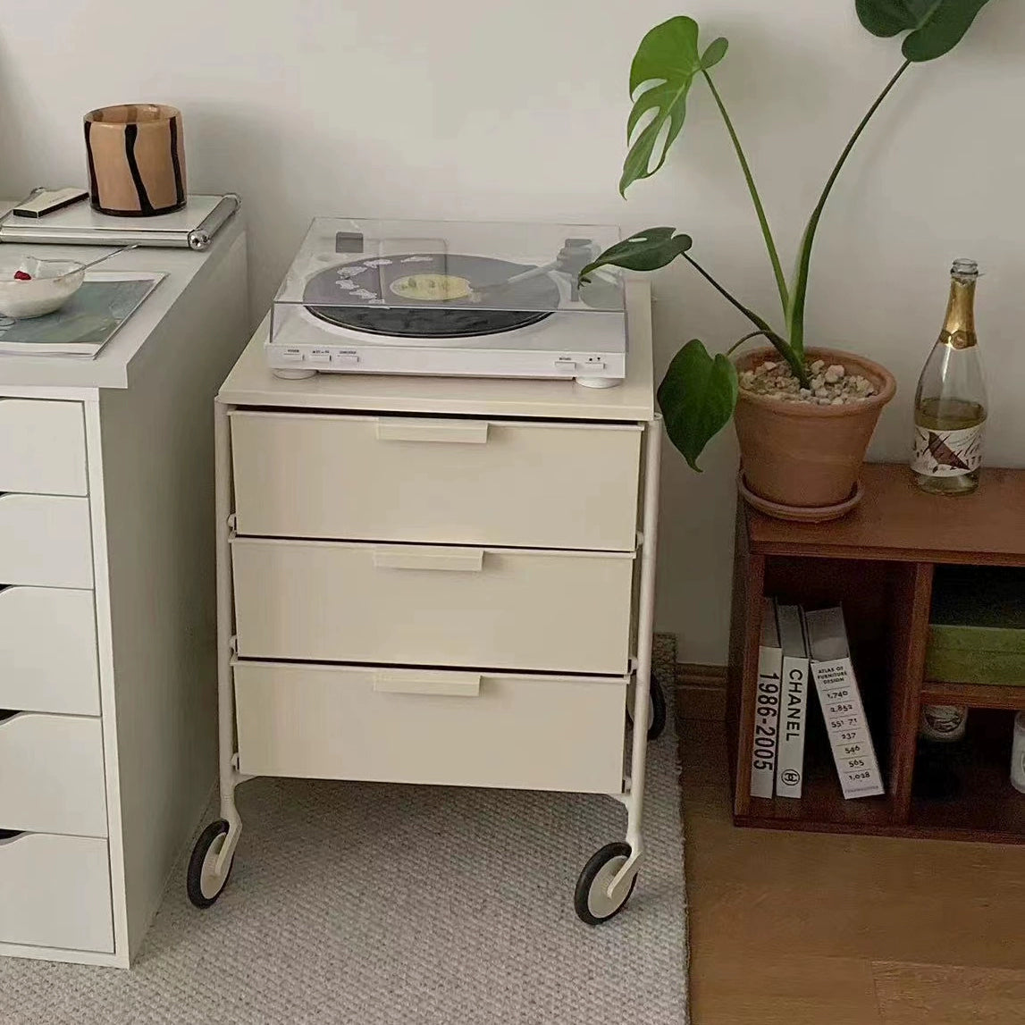 Mobiler Nachttisch Schlafzimmer-Aufbewahrungswagen Kreativer Internet-Promi-Schließfach Einfacher moderner Aktenschrank 