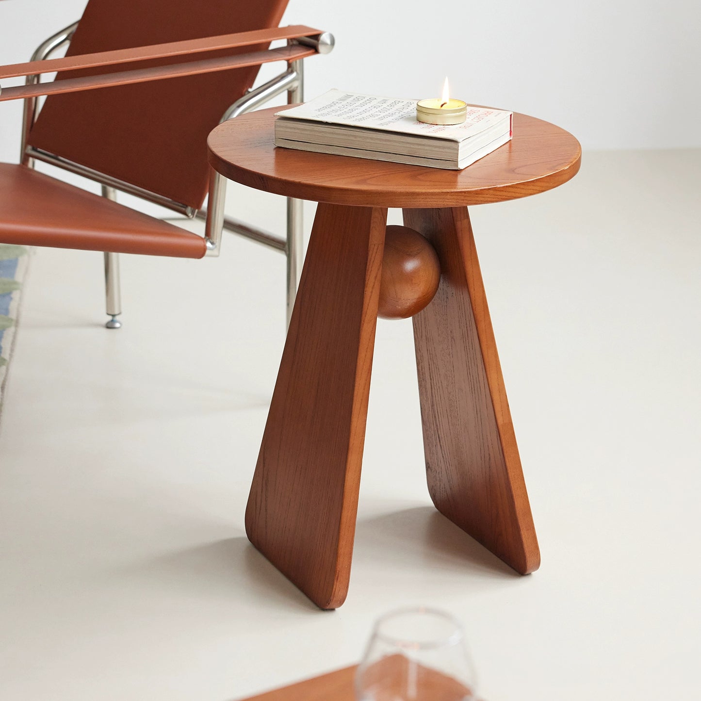 Mittelalterliche Massivholzkante paar Designer Licht Luxus High-End kleiner Couchtisch kreative Nachttisch Balkon kleiner Tisch 