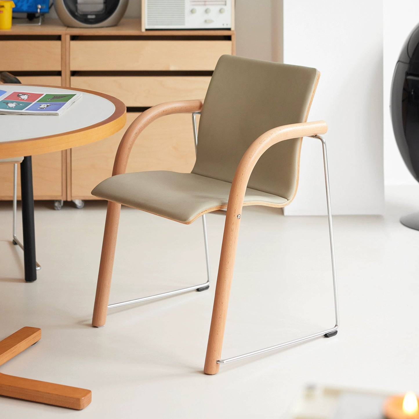 Nordic Retro Esszimmerstuhl Designer Light Luxury High-End-Stuhl Italienischer Verhandlungsstuhl Minimalistische Kreativität 