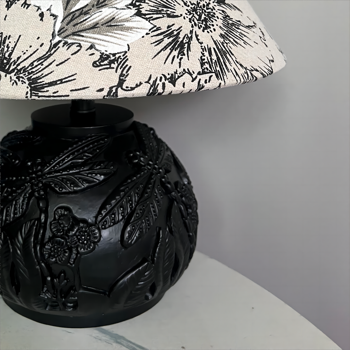 Neue chinesische gravierte Tischlampe Wabi Sandy Wind Vintage Medieval Schlafzimmer Nachttischlampe Zen-Atmosphärenlampe 