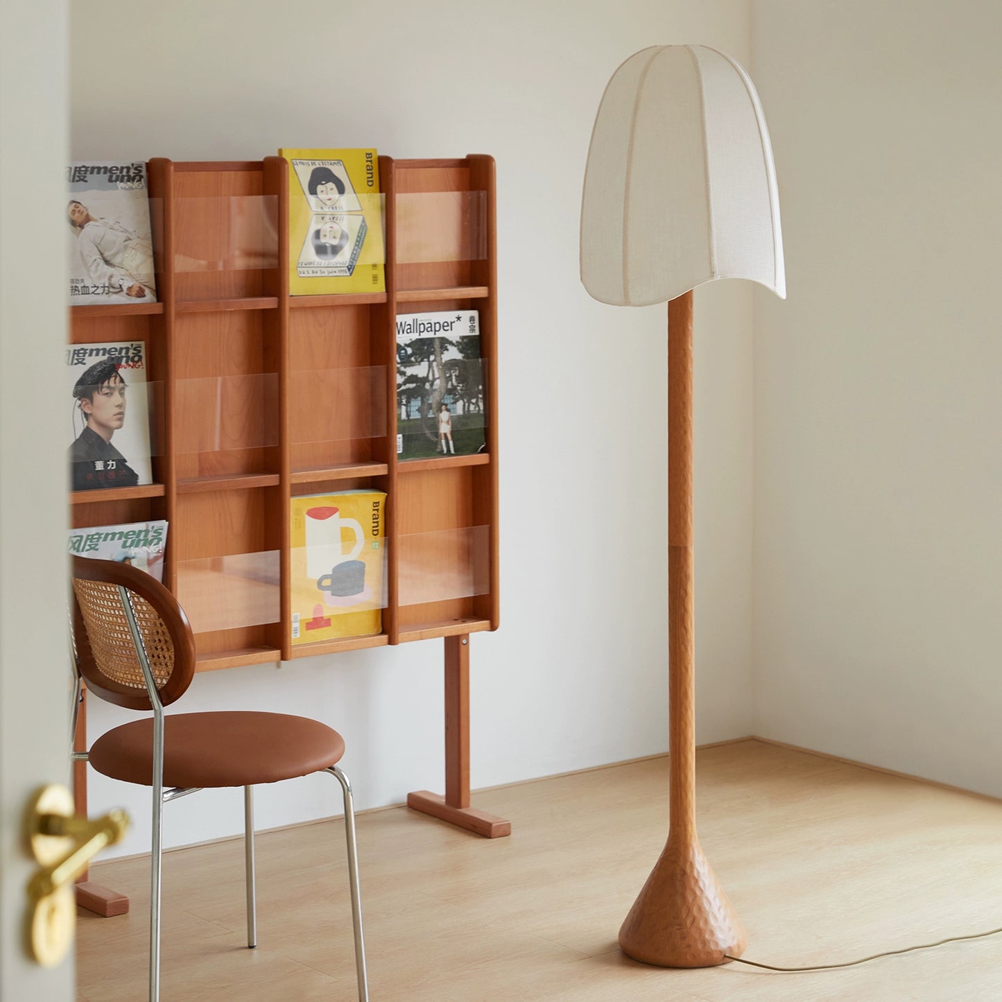 Mittelalterliche Massivholz-Stehlampe Wabi Sandy Wind Designerleuchte Luxus Wohnzimmer Dekorative Lampe Schlafzimmer Hohe Atmosphäre 