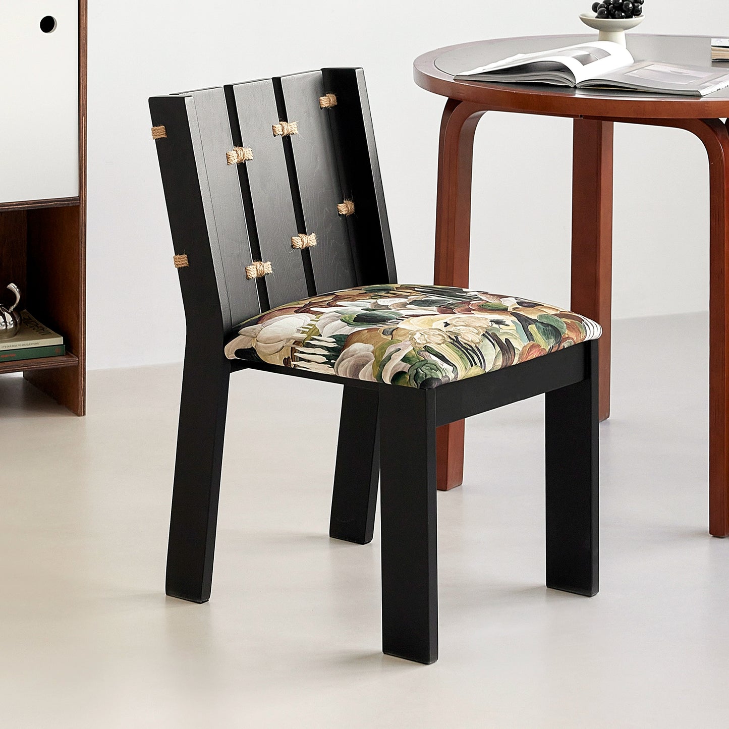 Mittelalterlicher Designer-Esszimmerstuhl, französischer Massivholzstuhl mit Premium-Rückenlehne, weiche Tasche, lässiger Mansen-Stuhl, kreativ 