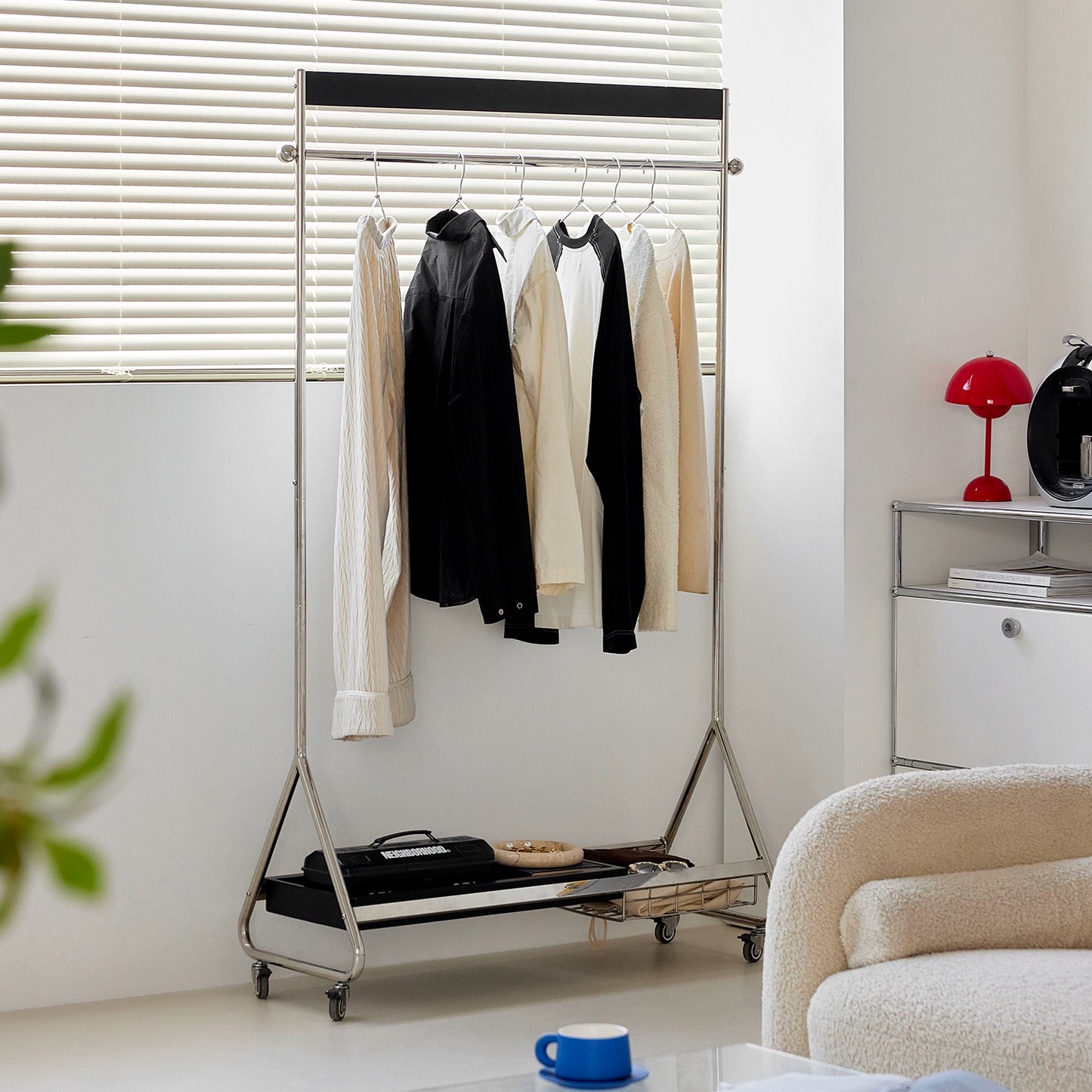 Mobile Garderobe Mittelalterlicher Kleiderbügel aus Massivholz Vom Boden bis zur Decke Schlafzimmer-Aufbewahrungsbügel Kreativer leichter Luxus 